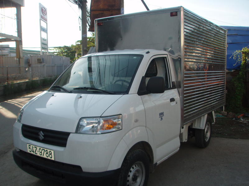 Xe tải Suzuki 700kg thùng mui kín
