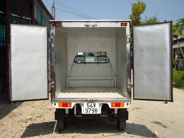 Xe tải Suzuki 550kg thùng kín