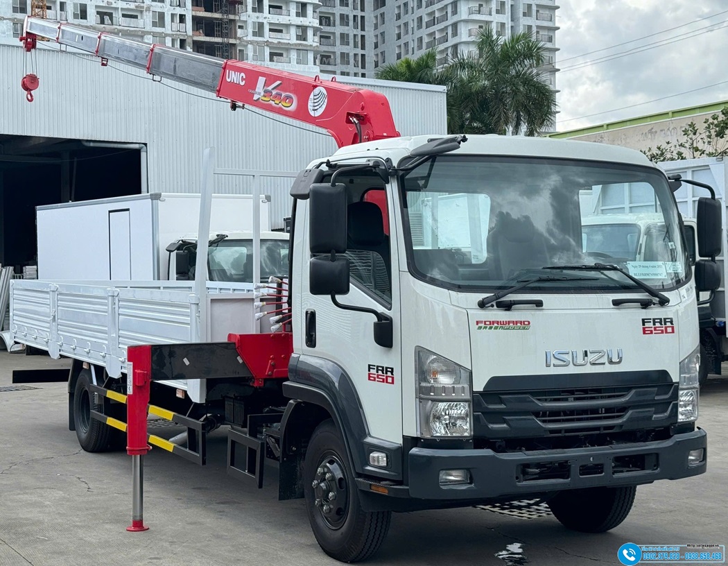 Xe Isuzu FRR90QE5 Gắn Cẩu Unic UR-V345 - 3 Tấn - 5 Khúc
