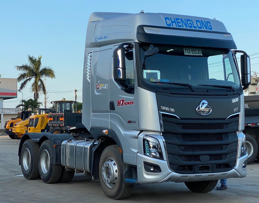 Xe Đầu Kéo ChengLong H7 Máy 420