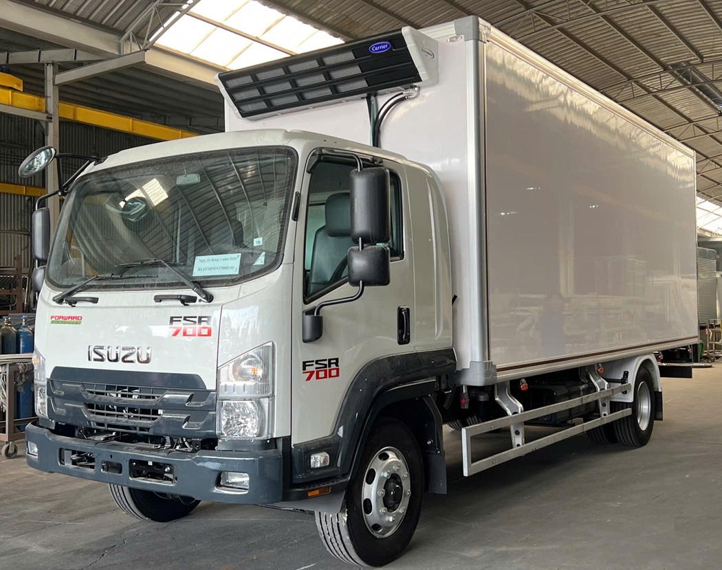 Xe Đông Lạnh Isuzu FSR700 7.3 Tấn - 7.3T - 7T3 - Loại Thùng 6M2