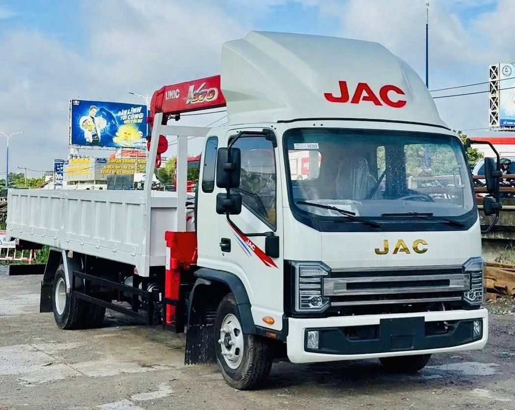 Xe tải Jac N900 PLus Gắn Cẩu 3 Tấn Unic UR-V374