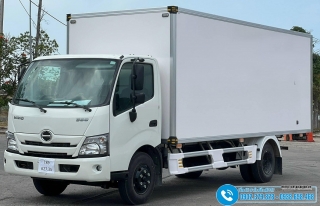 Xe Hino XZU730L 4.5 Tấn Thùng Bảo Ôn Gắn Máy Thổi Khí OXY